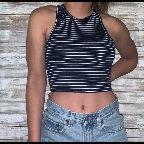 Size small hollister crop top. - Picture 1 of 4